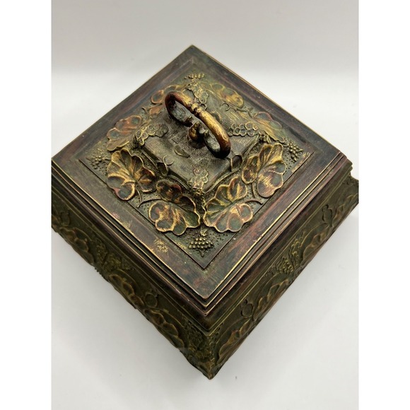Vintage Trinket‎ Box Ornate Floral Design Jewelry Box Ring Holder Decor - Picture 3 of 5
